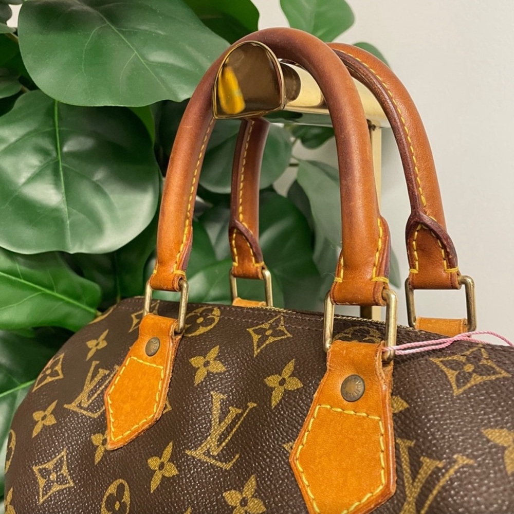 EUC- Louis Vuitton Monogram Canvas Speedy 25 w/ LV bag. - Picture 3 of 9